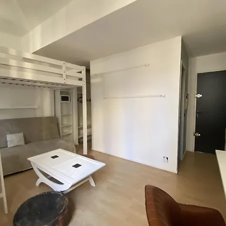 Apartment Near The Palais Gallien
